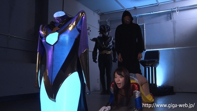 屈強ヒロイン　拷問地獄　悪堕ち　前