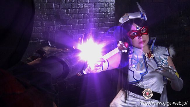 高飛車仮面ヒロイン　命乞い　恥辱奉仕