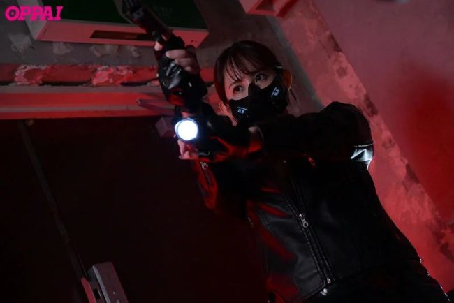 ガスマスク爆乳捜査官　媚薬漬け輪姦